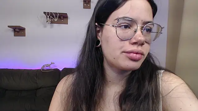 crystalll room online show from 10-28-25, 06:01