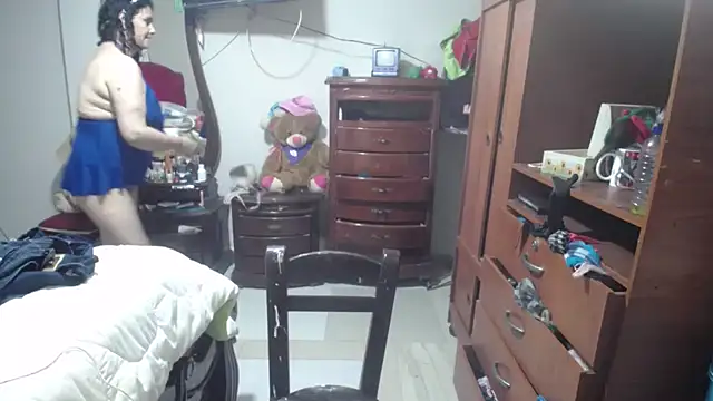 Snapshot of jazmin_mature_ chatting on 12-21-25, 12:18 jazmin mature online show from 12-21-25, 12:18