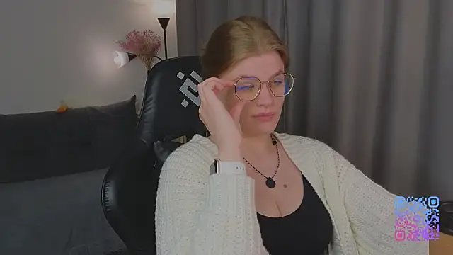 Snapshot of _JessieVibes chatting on 06-23-26, 02:37 JessieVibes online show from 06-23-26, 02:37