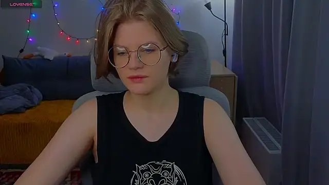 Snapshot of _JessieVibes chatting on 10-28-25, 12:37 JessieVibes online show from 10-28-25, 12:37