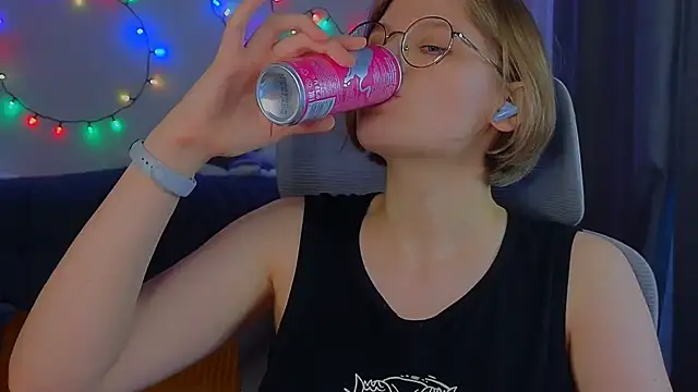 Snapshot of _JessieVibes chatting on 10-29-25, 12:37 JessieVibes online show from 10-29-25, 12:37