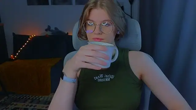 Snapshot of _JessieVibes chatting on 10-24-25, 12:48 JessieVibes online show from 10-24-25, 12:48