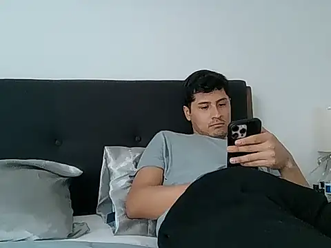 Snapshot of PerroDemonioHot chatting on 02-25-26, 10:09 PerroDemonioHot online show from 02-25-26, 10:09