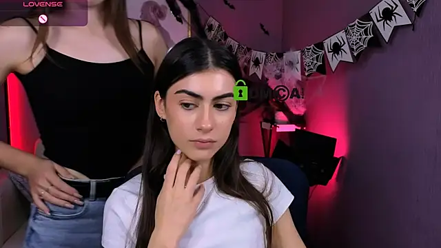 Snapshot of flora_ri chatting on 10-29-25, 10:25 flora ri online show from 10-29-25, 10:25