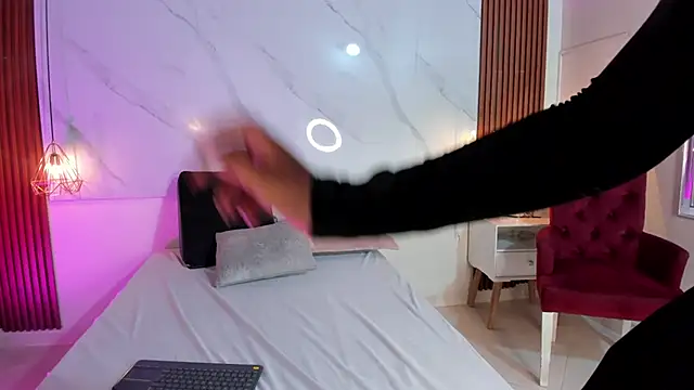 isabella zc online show from 11-29-25, 08:31