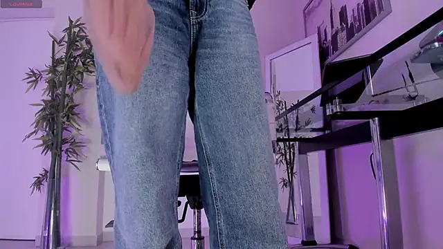 hannah howeell   online show from 02-23-26, 09:54