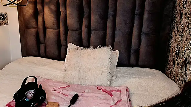 Connie Bell online show from 02-13-26, 01:44