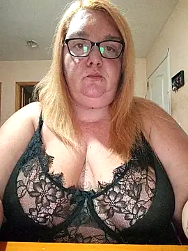 Snapshot of diosacurvy1984 chatting on 10-15-25, 06:44 diosacurvy1984 online show from 10-15-25, 06:44