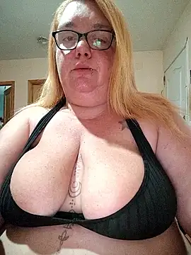 Snapshot of diosacurvy1984 chatting on 10-17-25, 08:28 diosacurvy1984 online show from 10-17-25, 08:28