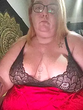 Snapshot of diosacurvy1984 chatting on 10-17-25, 08:54 diosacurvy1984 online show from 10-17-25, 08:54
