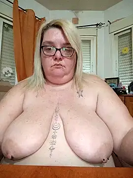 diosacurvy1984 online show from 04-30-26, 07:37