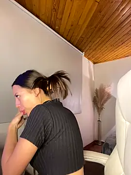 Sofia18 pinkk online show from 12-17-25, 11:10