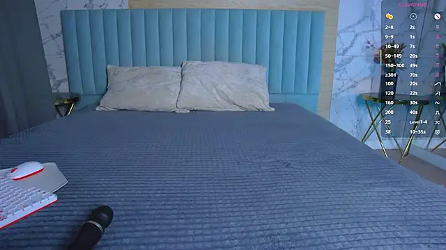 Snapshot of AmberShays chatting on 10-17-25, 05:04 AmberShays online show from 10-17-25, 05:04