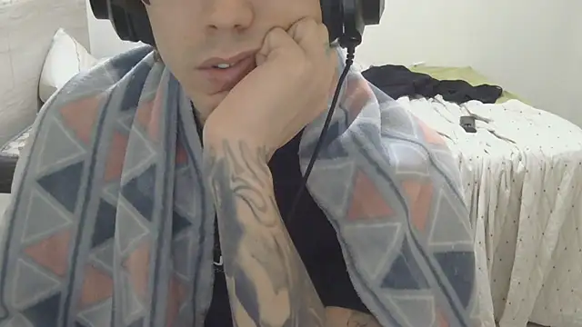 Snapshot of smokingink chatting on 06-24-26, 01:15 smokingink online show from 06-24-26, 01:15