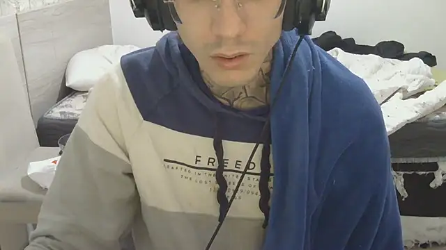 Snapshot of smokingink chatting on 06-25-26, 11:10 smokingink online show from 06-25-26, 11:10