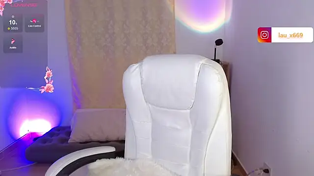 Snapshot of isabella1616 chatting on 10-11-25, 03:40 isabella1616 online show from 10-11-25, 03:40