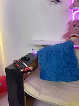 Snapshot of Michell_sr chatting on 02-21-25, 06:07 Michell sr online show from 02-21-25, 06:07