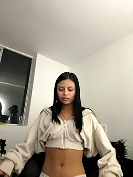 Snapshot of Michell_sr chatting on 10-05-25, 01:29 Michell sr online show from 10-05-25, 01:29