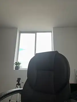 Snapshot of Michell_sr chatting on 10-18-25, 08:22 Michell sr online show from 10-18-25, 08:22