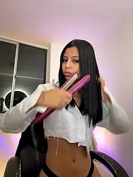 Snapshot of Michell_sr chatting on 10-01-25, 01:11 Michell sr online show from 10-01-25, 01:11