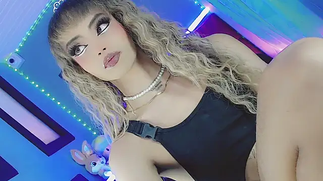 Snapshot of Arlet_Zenere chatting on 01-19-25, 10:50 Arlet Zenere online show from 01-19-25, 10:50