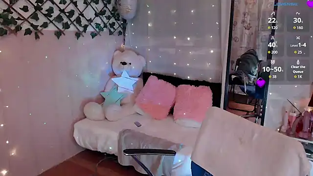 Snapshot of cute_bunny95 chatting on 10-23-25, 11:53 cute bunny95 online show from 10-23-25, 11:53
