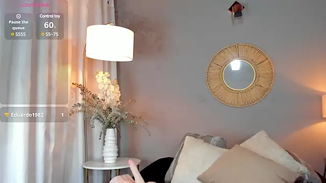 Snapshot of viviannehill_hot chatting on 02-25-25, 09:58 viviannehill hot online show from 02-25-25, 09:58