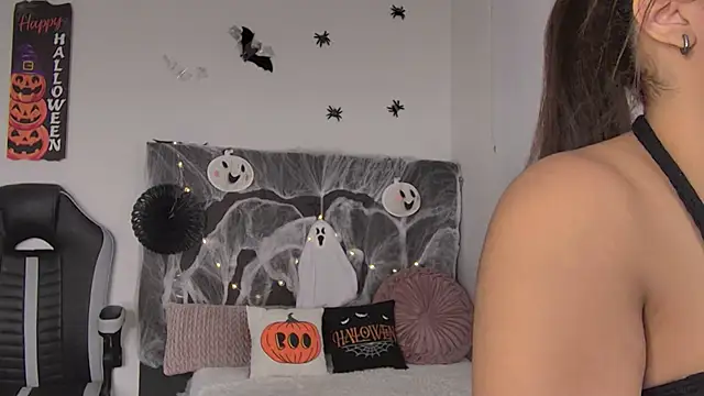 Snapshot of AmandaBrooks_18 chatting on 10-12-25, 01:07 AmandaBrooks 18 online show from 10-12-25, 01:07