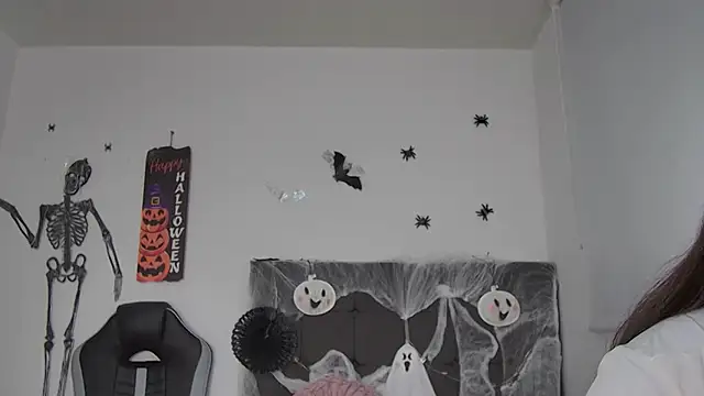 Snapshot of AmandaBrooks_18 chatting on 10-22-25, 01:05 AmandaBrooks 18 online show from 10-22-25, 01:05