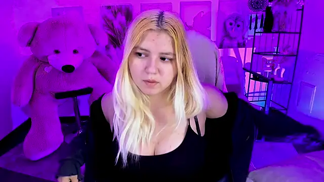 DiaAngell online show from 11-27-25, 10:32