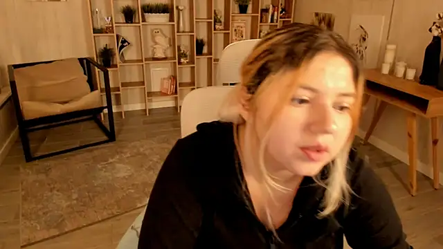Snapshot of DiaAngell chatting on 09-19-25, 02:15 DiaAngell online show from 09-19-25, 02:15