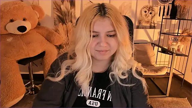 DiaAngell online show from 12-18-25, 07:29