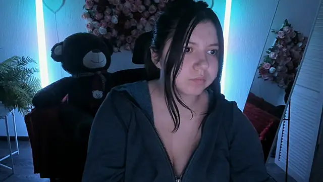 Snapshot of DiaAngell chatting on 06-03-26, 08:35 DiaAngell online show from 06-03-26, 08:35