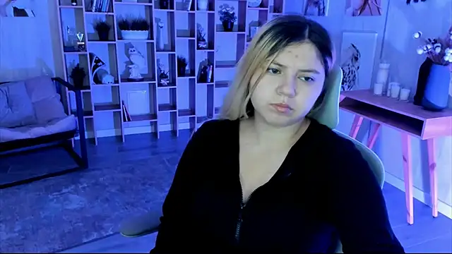 Snapshot of DiaAngell chatting on 10-10-25, 07:25 DiaAngell online show from 10-10-25, 07:25