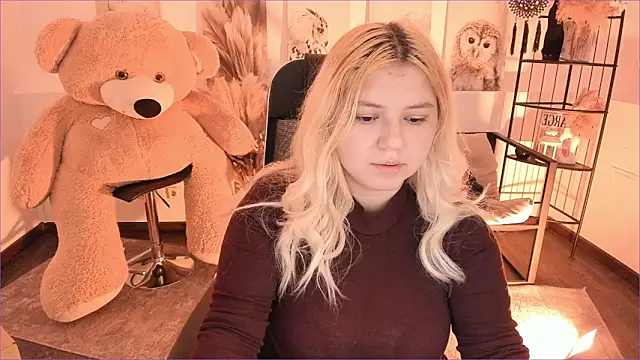 DiaAngell online show from 12-19-25, 07:38