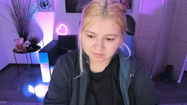 DiaAngell online show from 11-23-25, 07:46