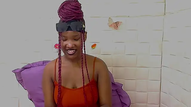 EroticSexyPrada online show from 03-16-26, 05:48