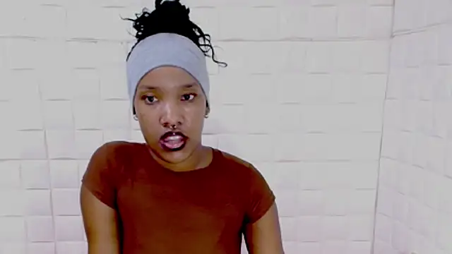 EroticSexyPrada online show from 04-19-26, 05:47