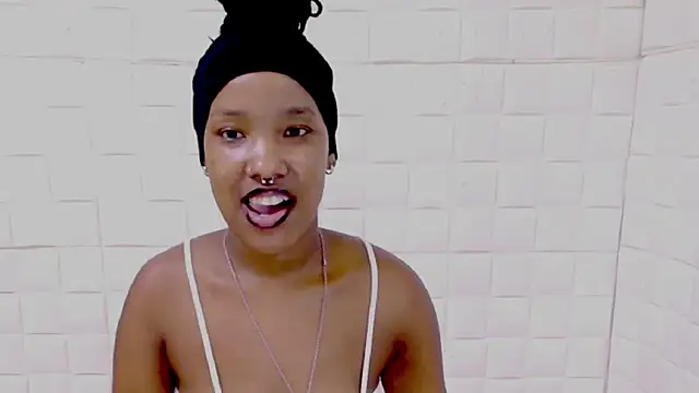 EroticSexyPrada online show from 04-18-26, 07:07