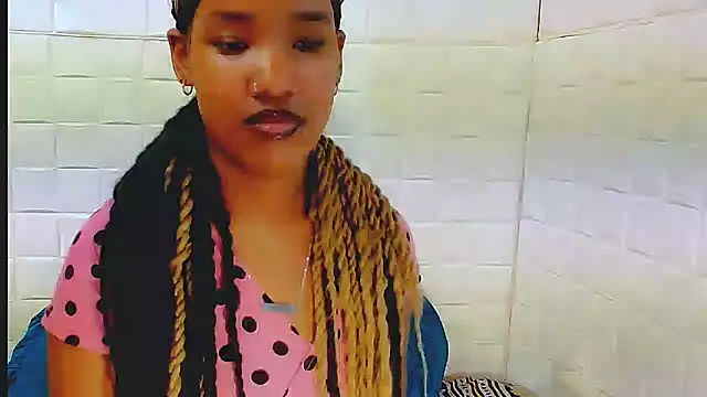 EroticSexyPrada online show from 03-21-25, 12:51