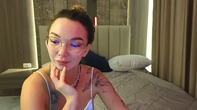 Snapshot of SusannJohnson chatting on 02-05-26, 12:39 SusannJohnson online show from 02-05-26, 12:39