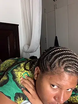 Snapshot of madell chatting on 02-07-26, 02:19 madell online show from 02-07-26, 02:19