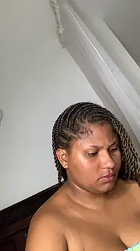 Snapshot of madell chatting on 02-15-26, 08:24 madell online show from 02-15-26, 08:24