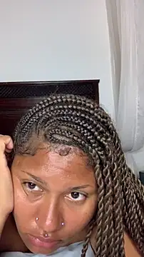 Snapshot of madell chatting on 02-15-26, 03:18 madell online show from 02-15-26, 03:18