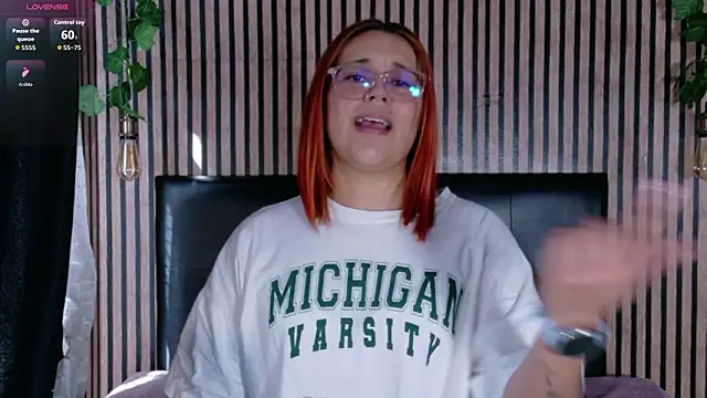 Snapshot of Sophie_new25 chatting on 02-21-26, 02:30 Sophie new25 online show from 02-21-26, 02:30