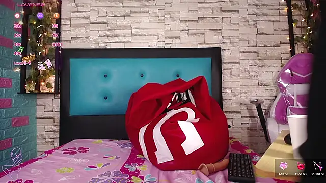 Snapshot of Pink_19 chatting on 02-03-26, 12:43 Pink 19 online show from 02-03-26, 12:43