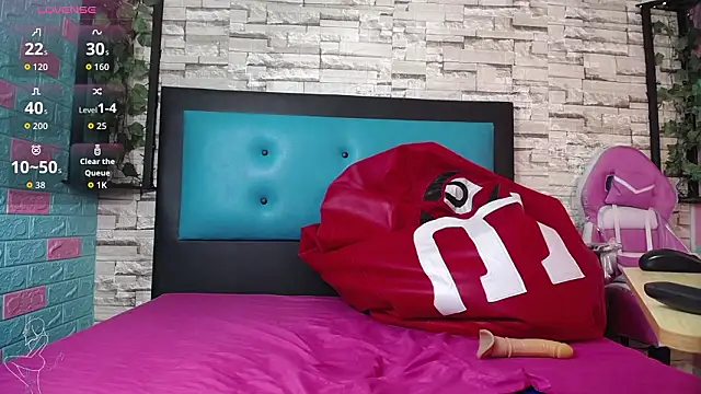 Snapshot of Pink_19 chatting on 02-12-26, 01:00 Pink 19 online show from 02-12-26, 01:00