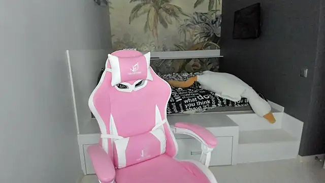 Snapshot of Ledi_Britmi chatting on 01-17-25, 01:35 Ledi Britmi online show from 01-17-25, 01:35