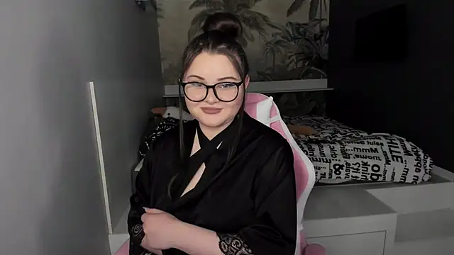 Snapshot of Ledi_Britmi chatting on 02-13-25, 01:26 Ledi Britmi online show from 02-13-25, 01:26