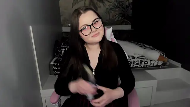 Snapshot of Ledi_Britmi chatting on 02-12-25, 12:22 Ledi Britmi online show from 02-12-25, 12:22